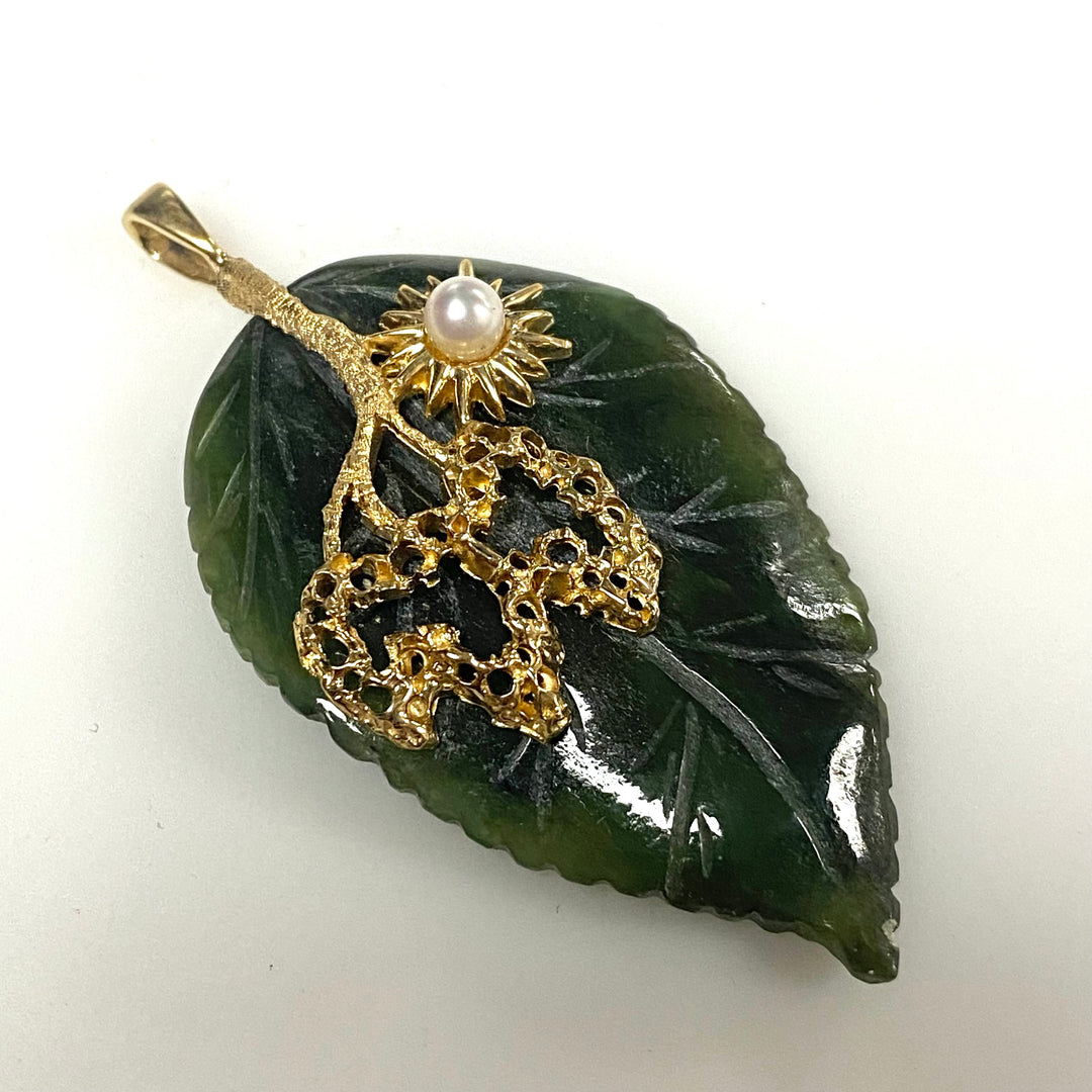 m753 Vintage Carved Green Jade Leaf Pendant in 14K Yellow Gold Sunburst Setting Pearl