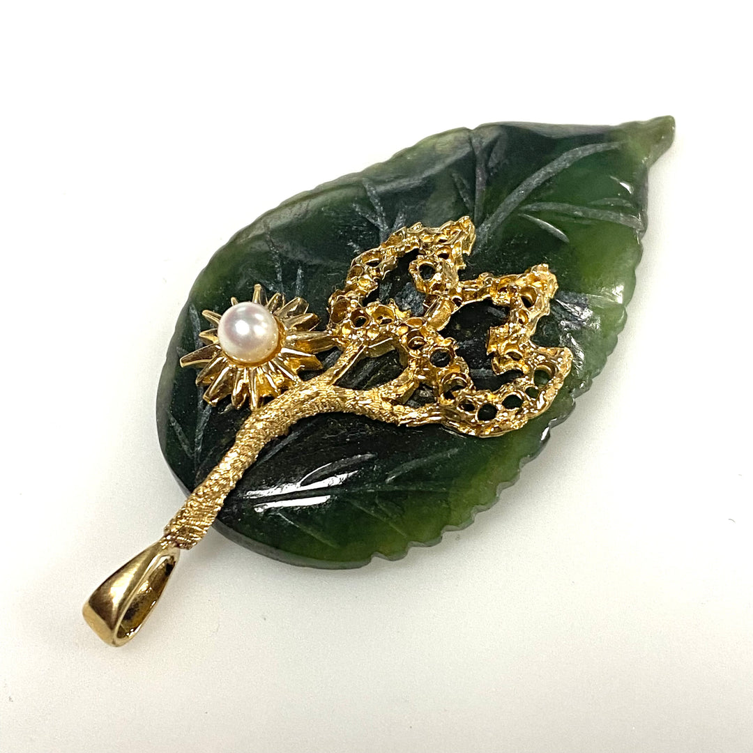 m753 Vintage Carved Green Jade Leaf Pendant in 14K Yellow Gold Sunburst Setting Pearl