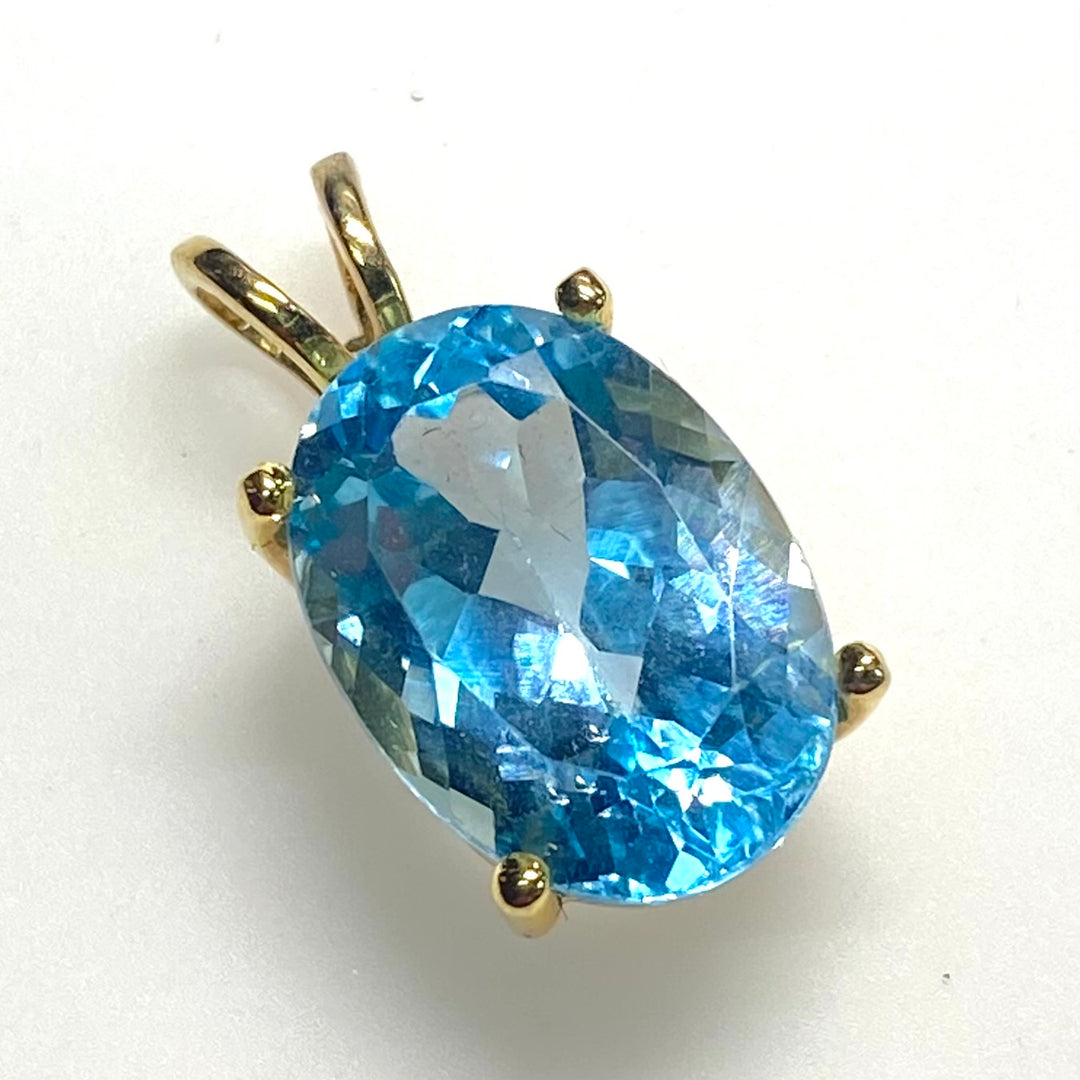 m772 Vintage Sterling Silver 925 Gold Tone Oval Faceted Blue Topaz Pendant