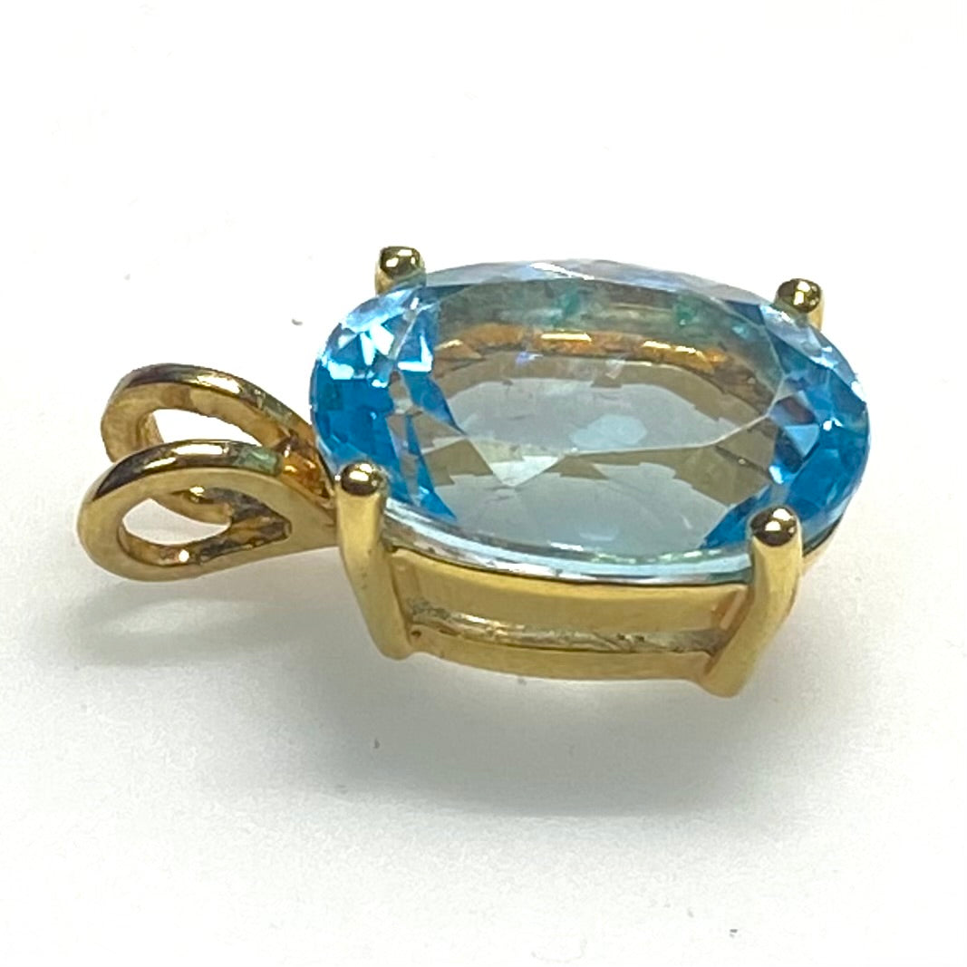 m772 Vintage Sterling Silver 925 Gold Tone Oval Faceted Blue Topaz Pendant