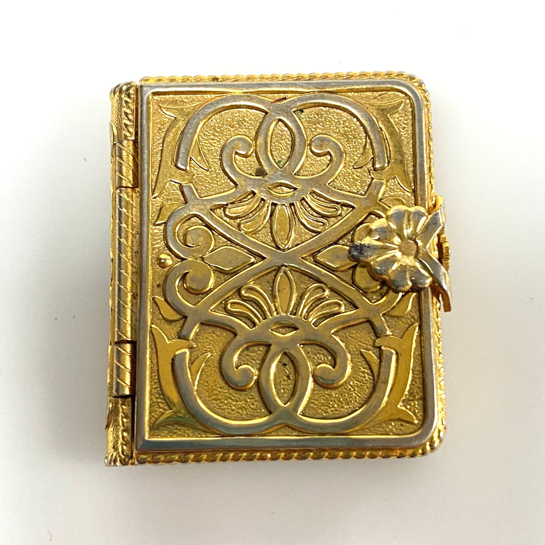 m790  Vintage 1971 Avon "Memory Book" Solid Perfume Compact Collectible Souvenir