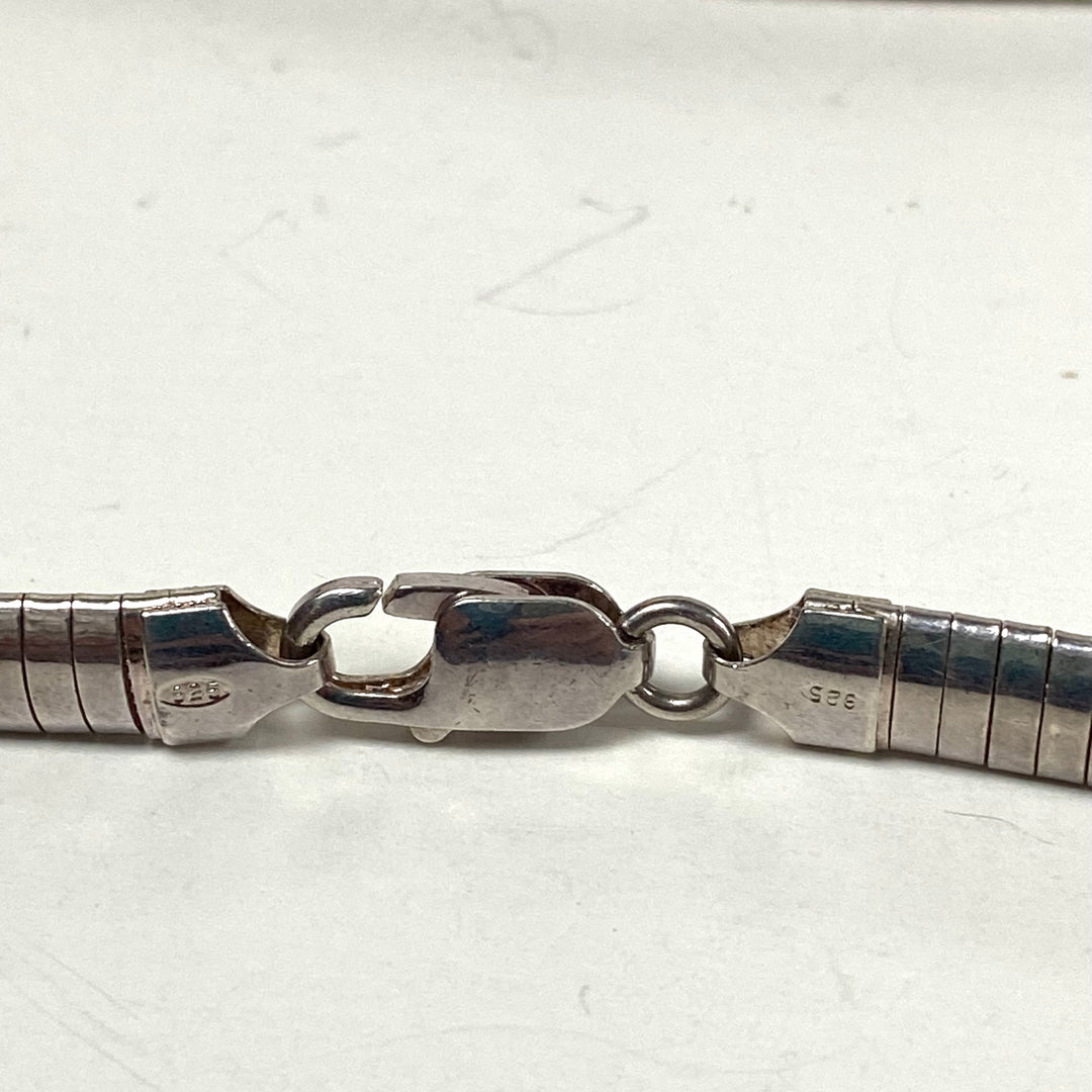 m810 Vintage Southwestern Style Silver Omega 16" Necklace Blue Gemstone Pendant