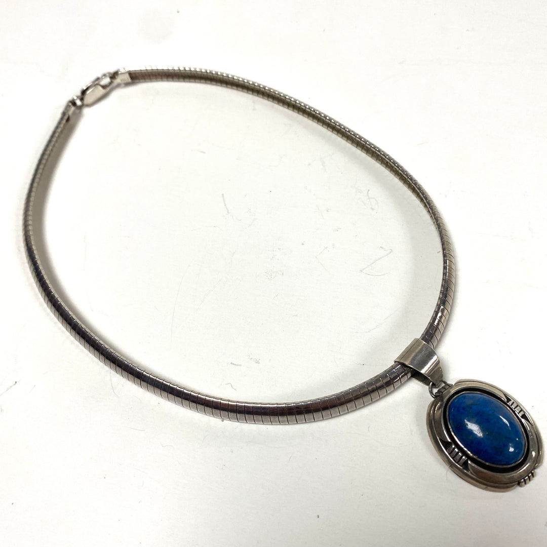 m810 Vintage Southwestern Style Silver Omega 16" Necklace Blue Gemstone Pendant