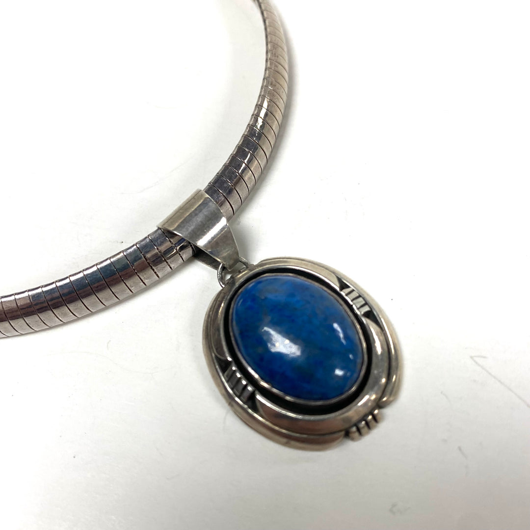 m810 Vintage Southwestern Style Silver Omega 16" Necklace Blue Gemstone Pendant