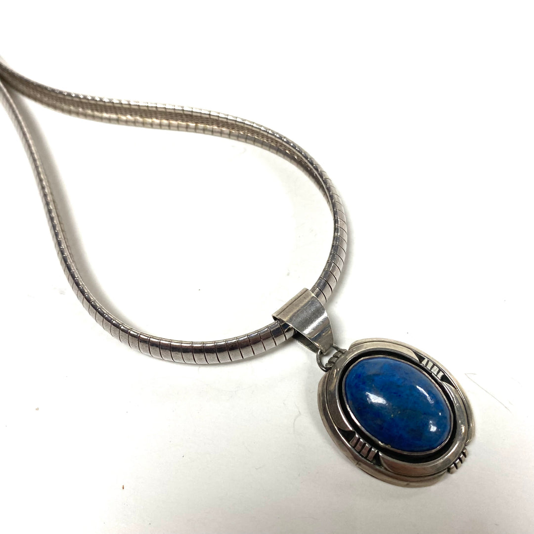 m810 Vintage Southwestern Style Silver Omega 16" Necklace Blue Gemstone Pendant