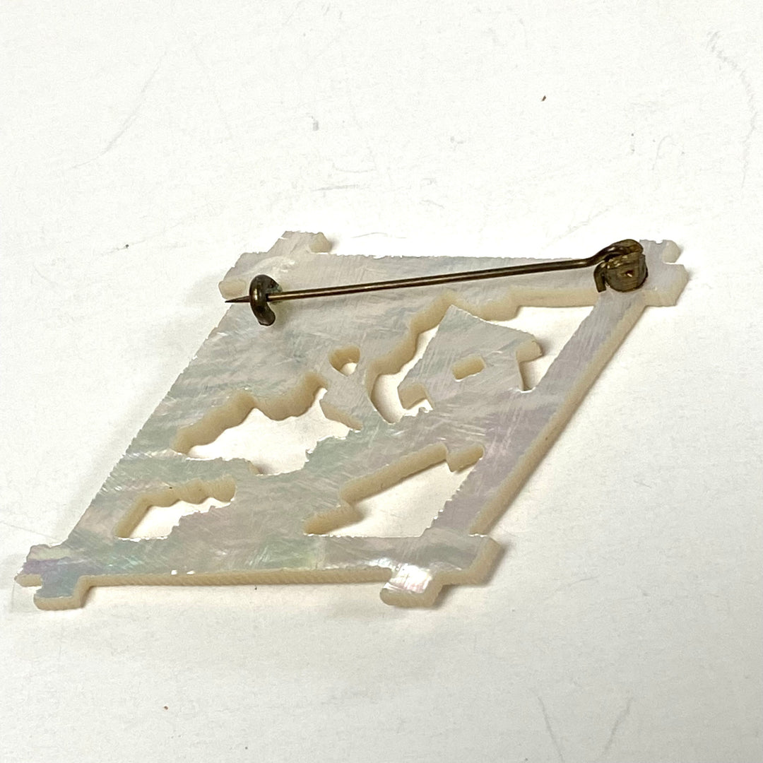 m813 Vintage Mother of pearl Brooch Pin Hand-carved Philippine Landscape 1970's