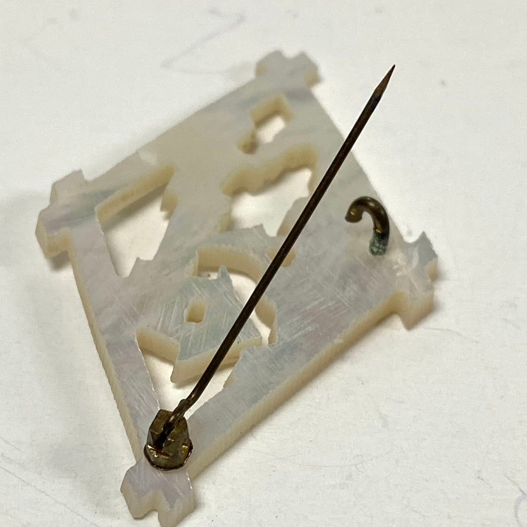 m813 Vintage Mother of pearl Brooch Pin Hand-carved Philippine Landscape 1970's