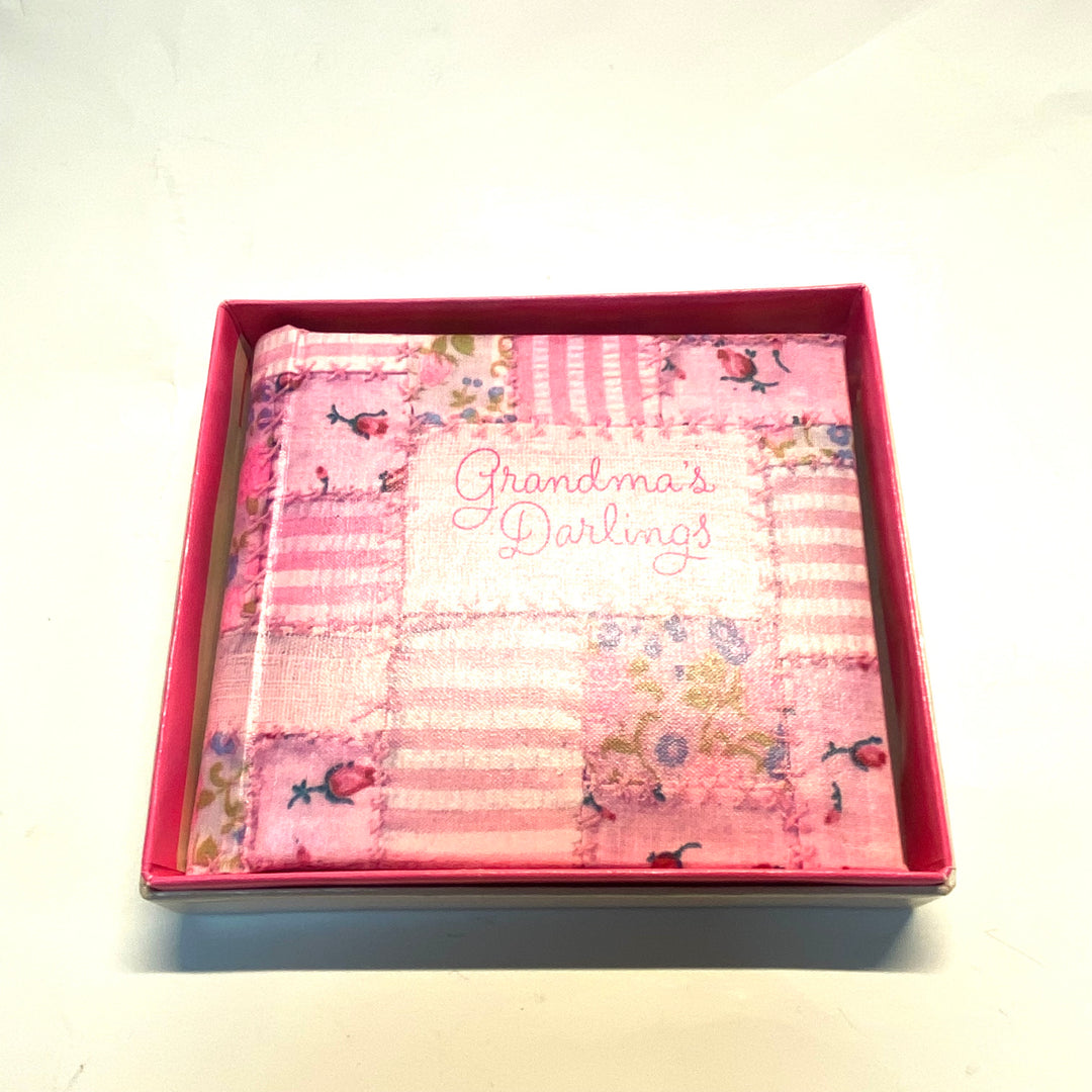 m816 Vintage 1972 Hallmark "Grandma's Darlings" Photo Album Holds 20 Photos