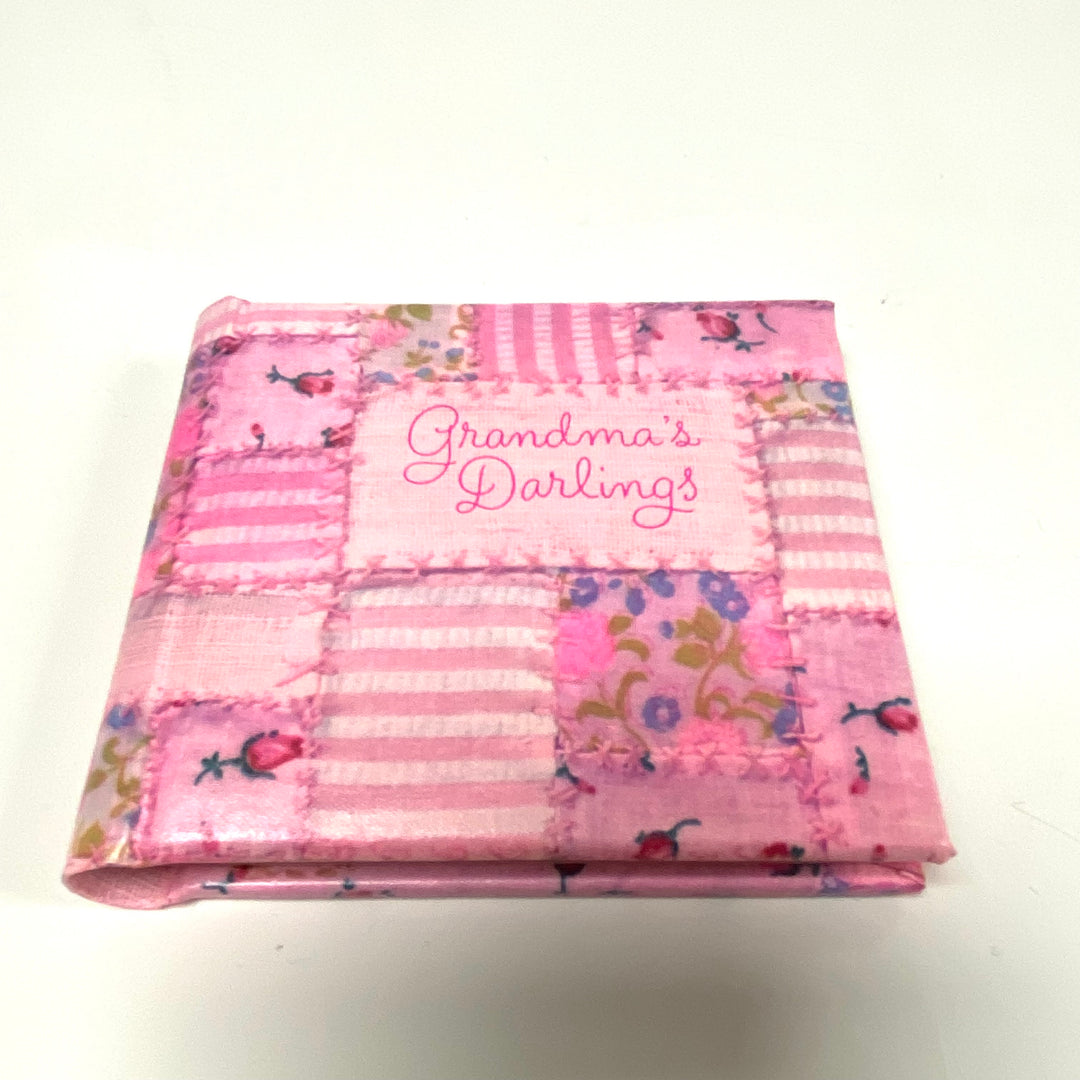 m816 Vintage 1972 Hallmark "Grandma's Darlings" Photo Album Holds 20 Photos