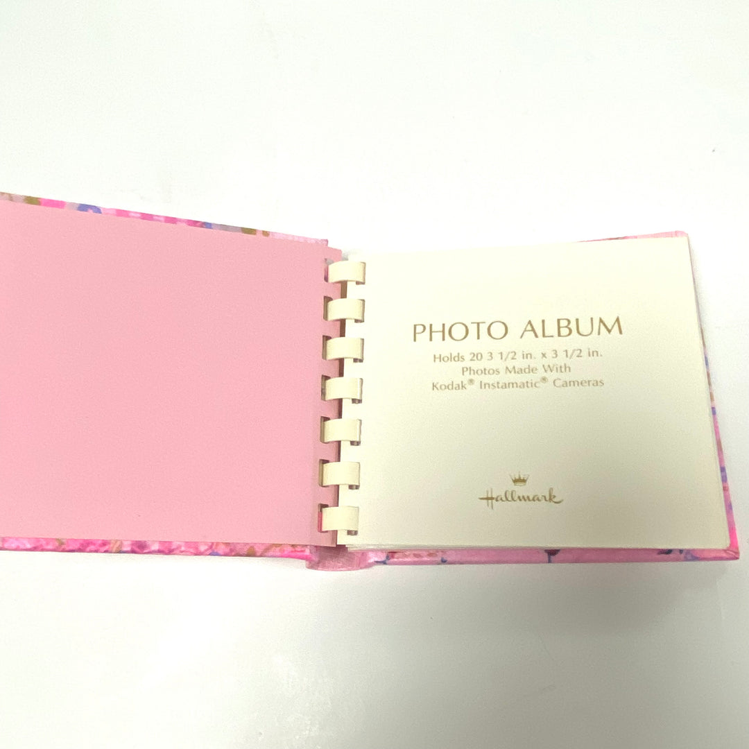 m816 Vintage 1972 Hallmark "Grandma's Darlings" Photo Album Holds 20 Photos