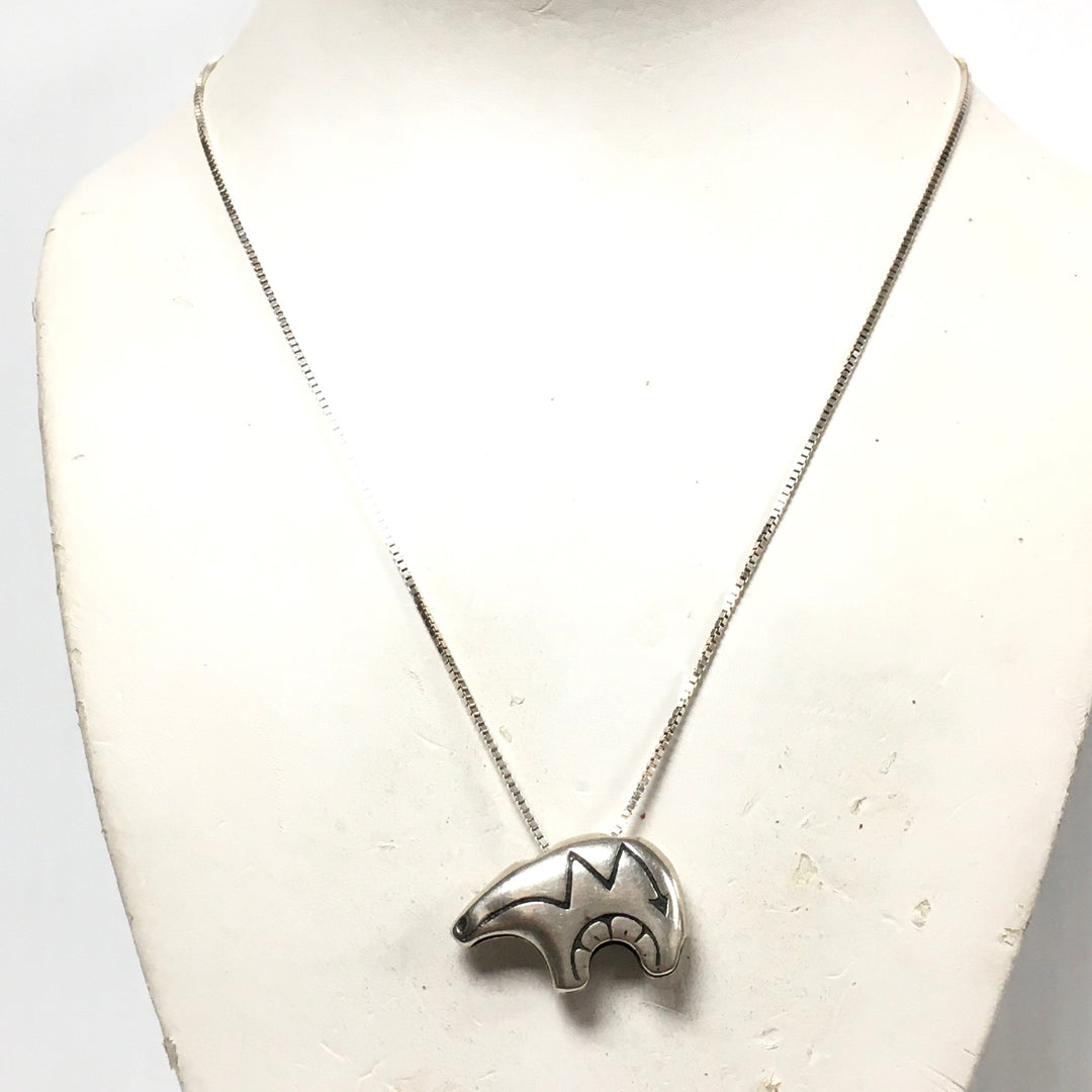 m823 Vintage Native American Sterling Silver Bear Pendant Box Chain Necklace 17"