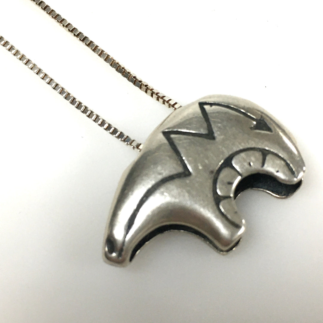 m823 Vintage Native American Sterling Silver Bear Pendant Box Chain Necklace 17"
