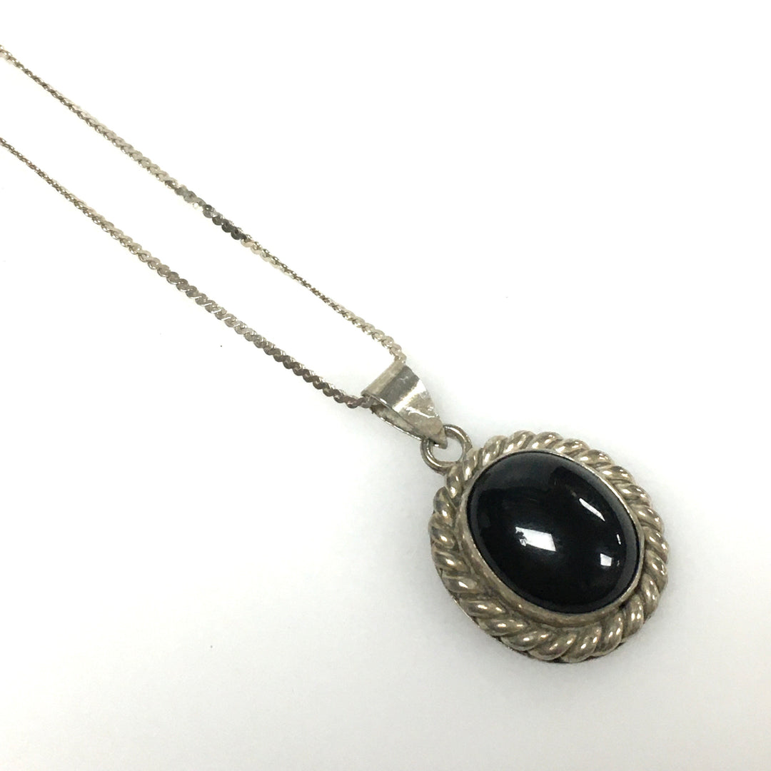 m826 Vintage Sterling Silver Black Onyx Pendant 24" Twisted Link Chain Necklace