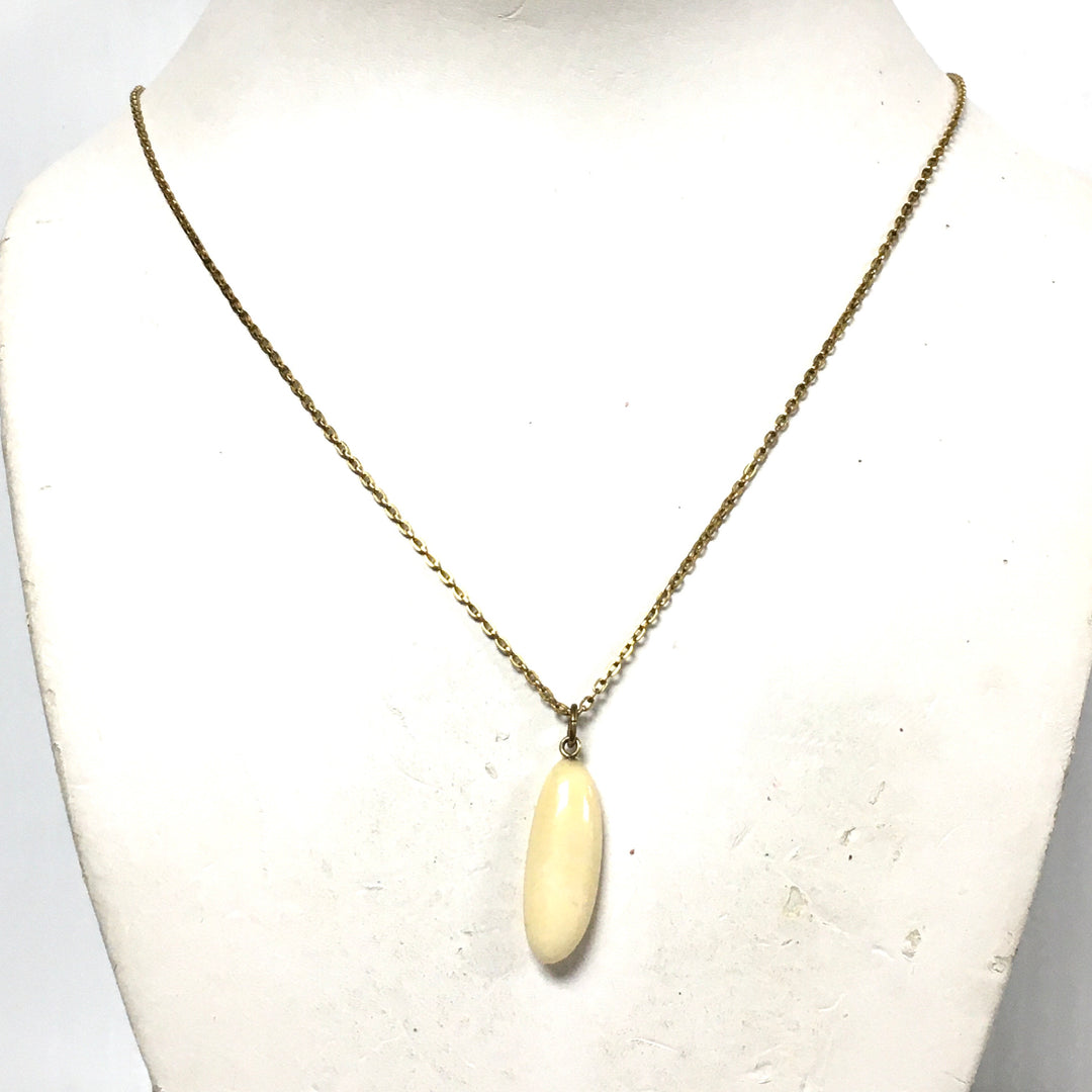 m829 Vintage 10K Yellow Gold Cream Gemstone Pendant 10K YG Chain Necklace 23"