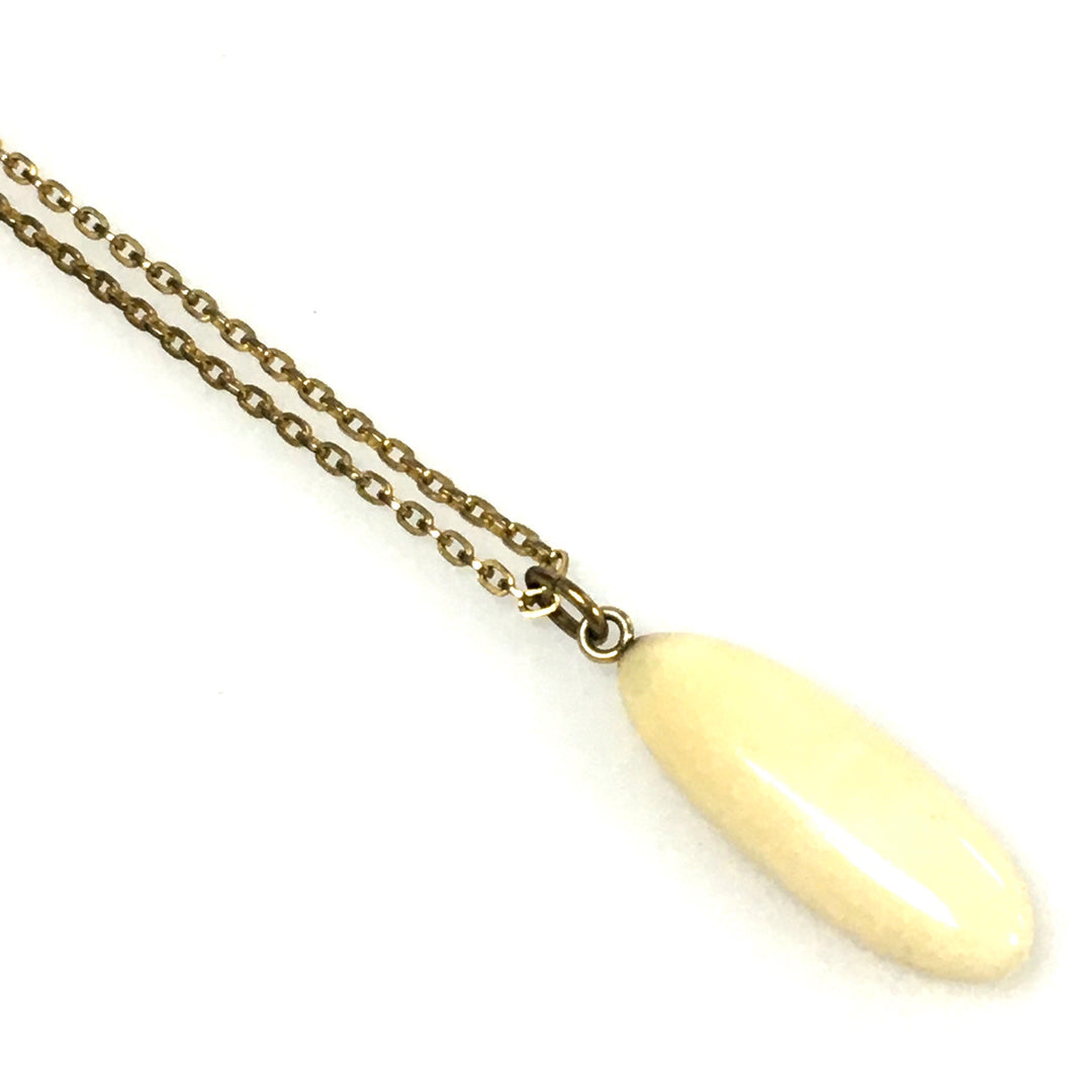 m829 Vintage 10K Yellow Gold Cream Gemstone Pendant 10K YG Chain Necklace 23"