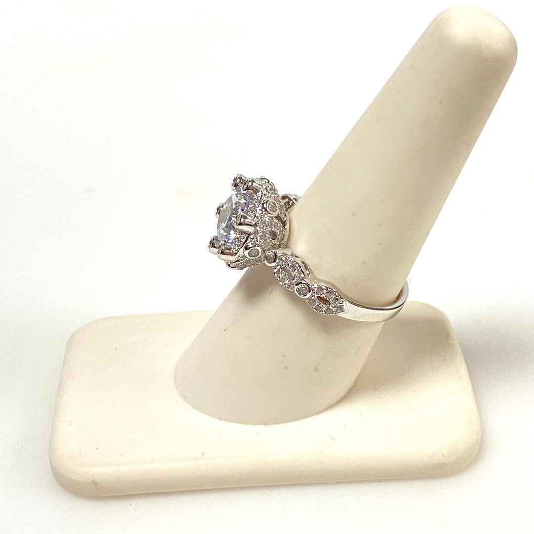 m849 Sterling Silver 925 Round Brilliant-cut Center Stone with Halo Border Sz 8