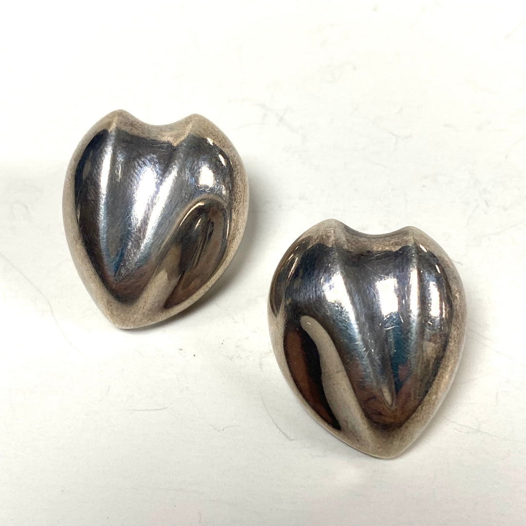m854 Vintage Bayanihan Modernist Ribbed Puffy Heart Earrings Sterling Silver