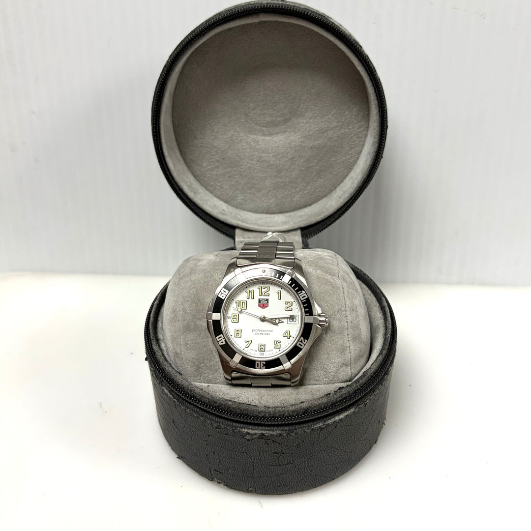 m861 Vintage TAG Heuer 2000 Series Professional 200M Model WM1111 Wrist Watch