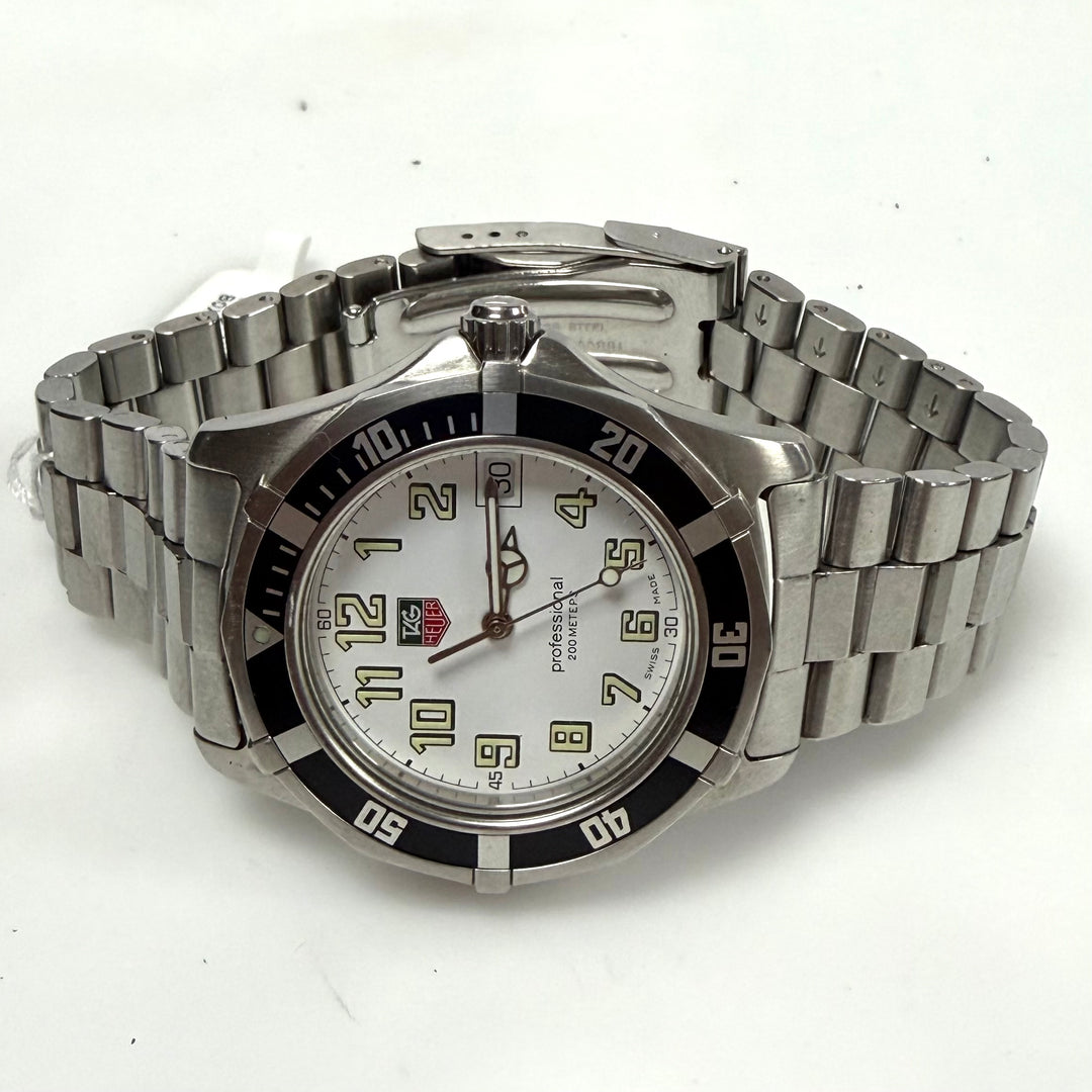 m861 Vintage TAG Heuer 2000 Series Professional 200M Model WM1111 Wrist Watch
