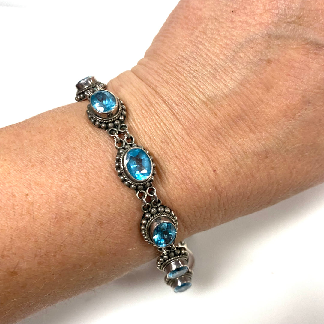 m879 Vintage Artisan Suarti Bali Sterling Silver Oval Blue Topaz Toggle Bracelet