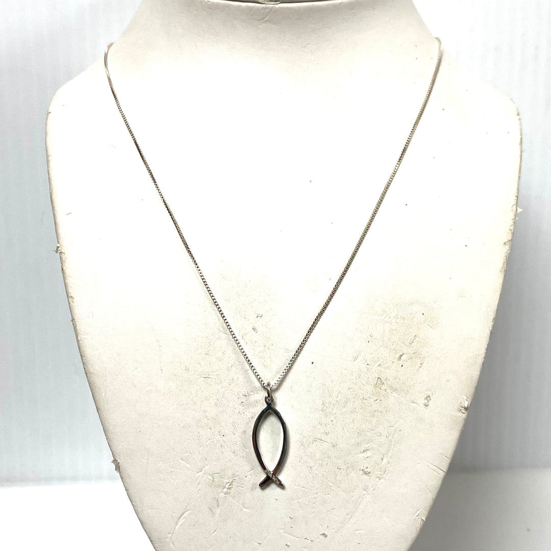 m907 Vintage Sterling Silver Vertical Ichthys (Jesus Fish) Pendant 18" Necklace