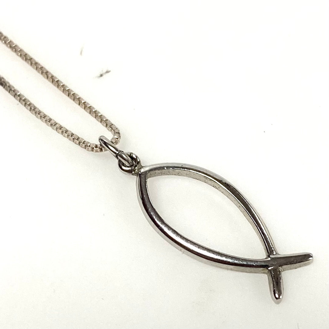 m907 Vintage Sterling Silver Vertical Ichthys (Jesus Fish) Pendant 18" Necklace