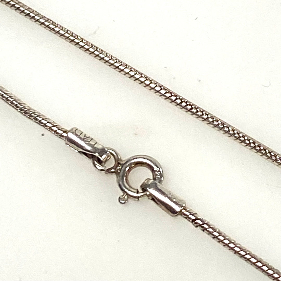 m908 Vintage Sterling Silver Filigree Quatrefoil Pendant 19" Long Chain Necklace