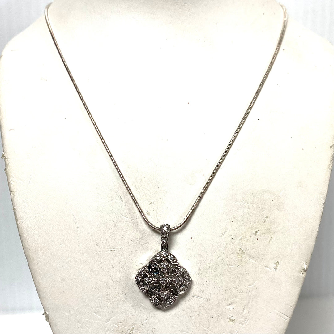 m908 Vintage Sterling Silver Filigree Quatrefoil Pendant 19" Long Chain Necklace