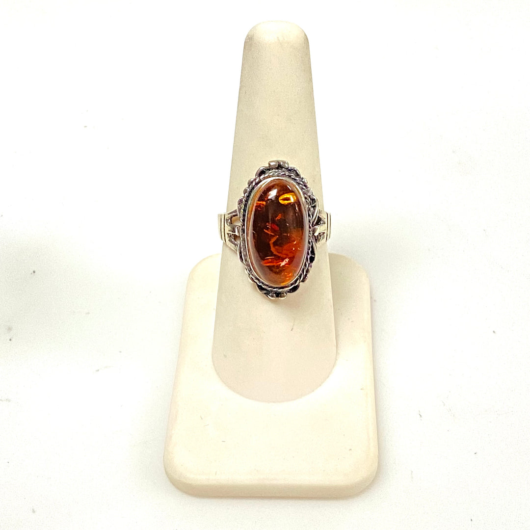 m912 Vintage Sterling Silver Oval Amber Cabochon Rope-like Setting Ring Size 7.5