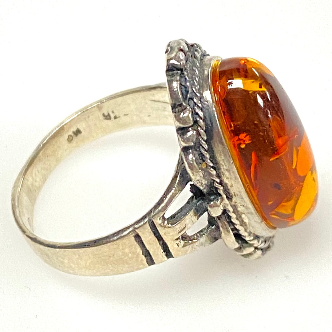 m912 Vintage Sterling Silver Oval Amber Cabochon Rope-like Setting Ring Size 7.5