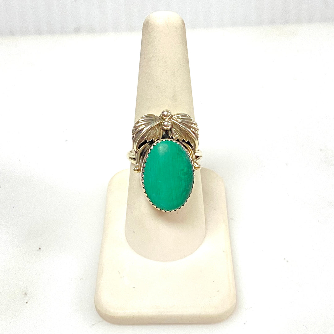 m916 Vintage Southwestern-style Statement Ring Vibrant Oval Malachite Cabochon 8