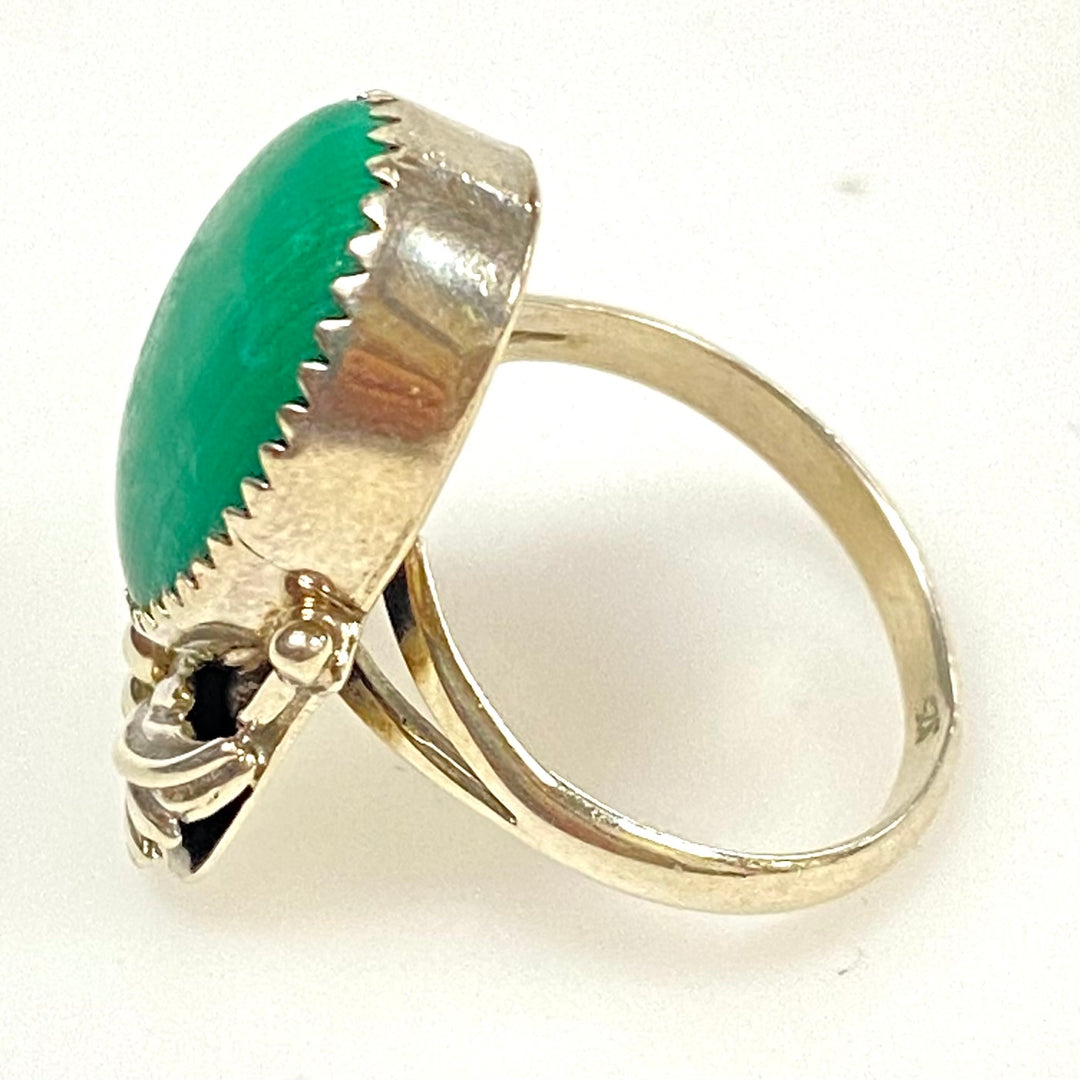 m916 Vintage Southwestern-style Statement Ring Vibrant Oval Malachite Cabochon 8