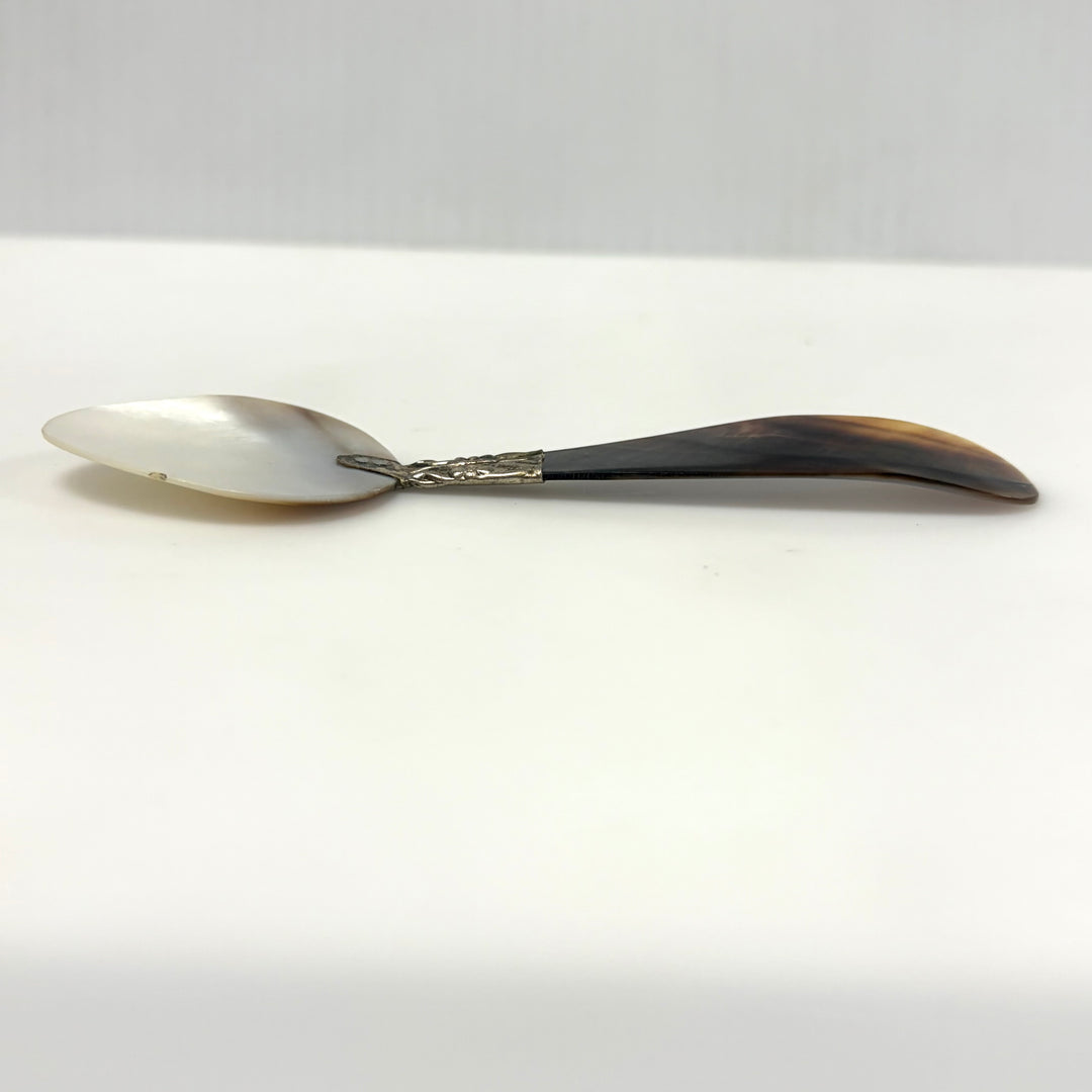m927 Vintage Mother-of-pearl Caviar Serving Spoon Whelk Shell Handle
