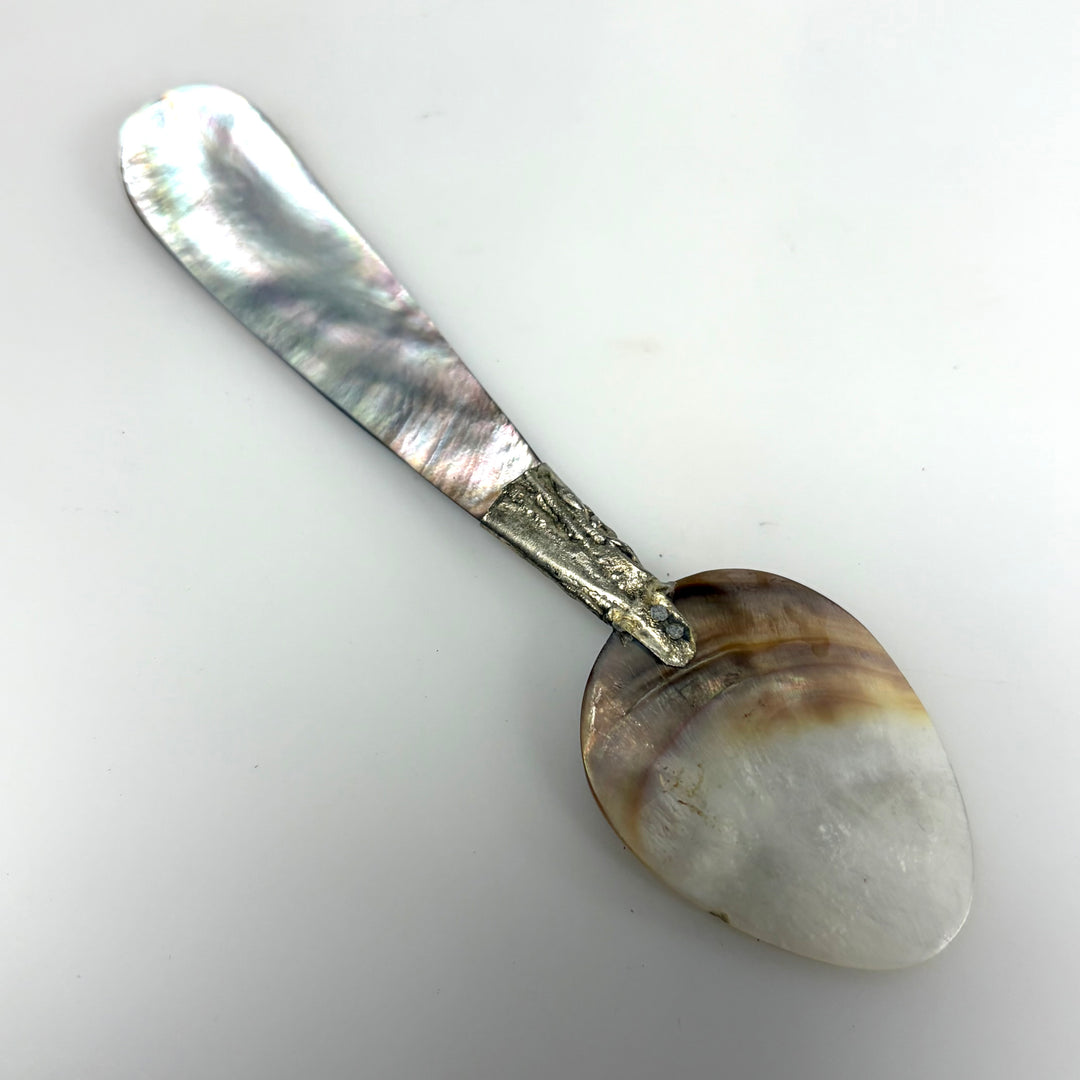 m927 Vintage Mother-of-pearl Caviar Serving Spoon Whelk Shell Handle