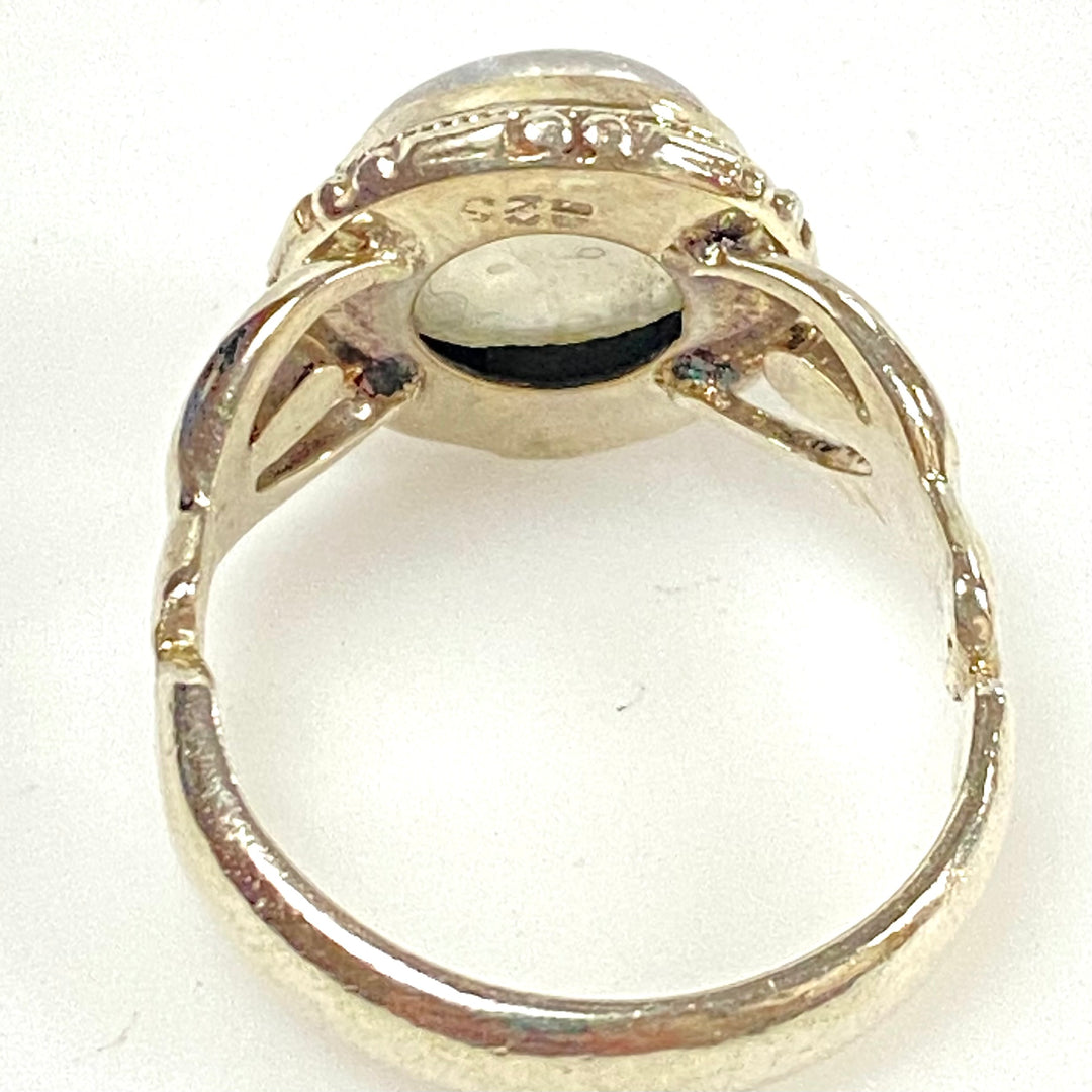m932 Vintage Sterling Silver Bohemian-style Cabochon Rainbow Moonstone Ring 8.75