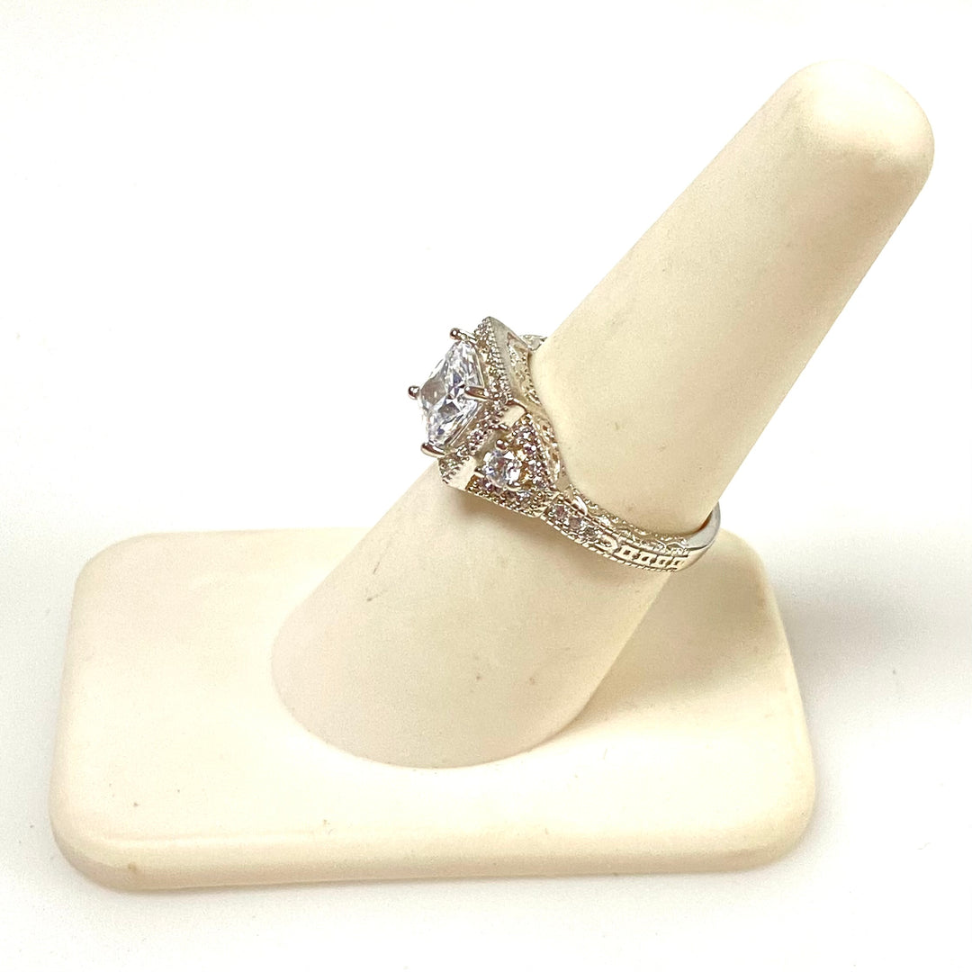 m934 Vintage Art Deco / Edwardian Stone Halo Engagement Cocktail Ring Size 7
