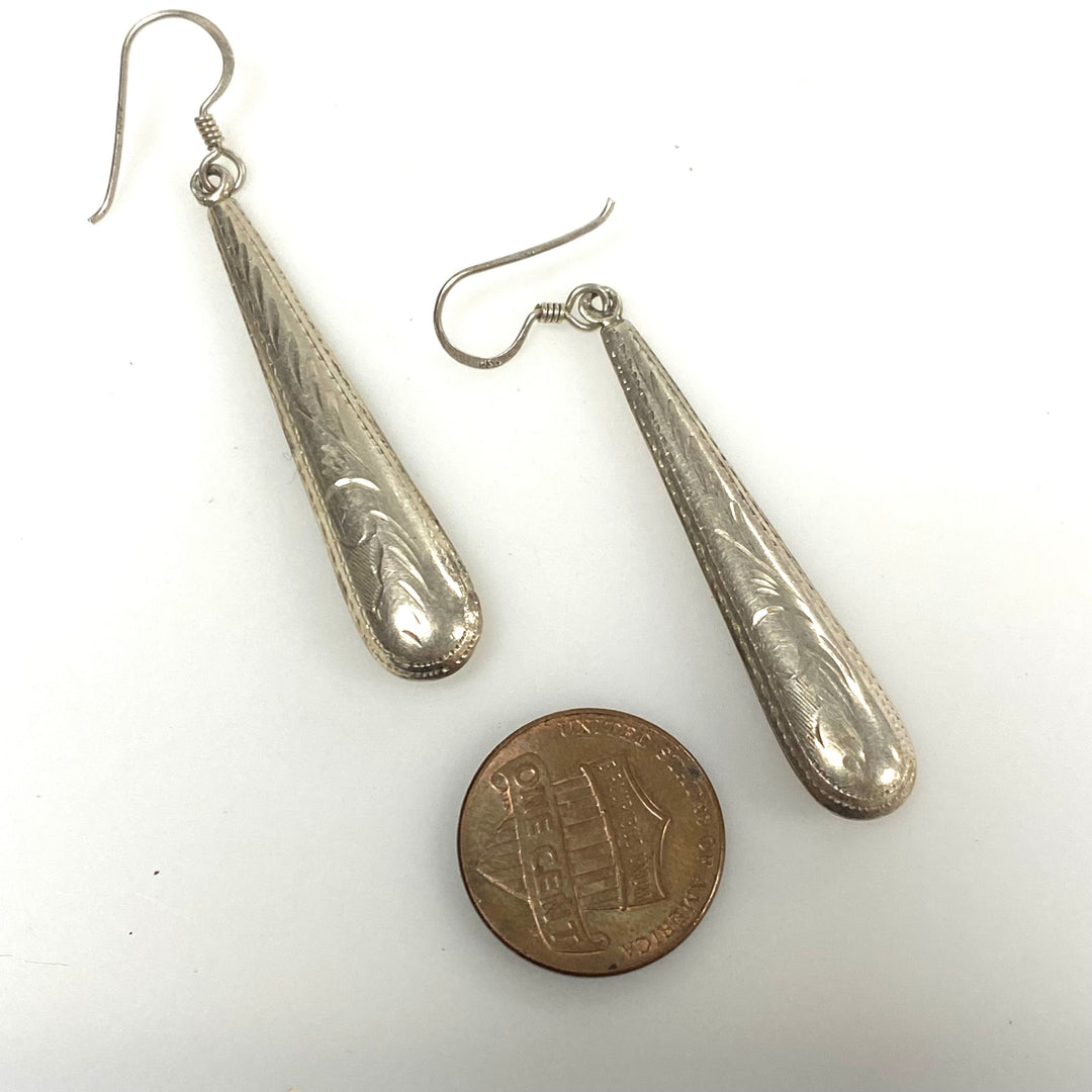 m949 Vintage Classic Style Sterling Silver Etched Teardrop Dangle Earrings