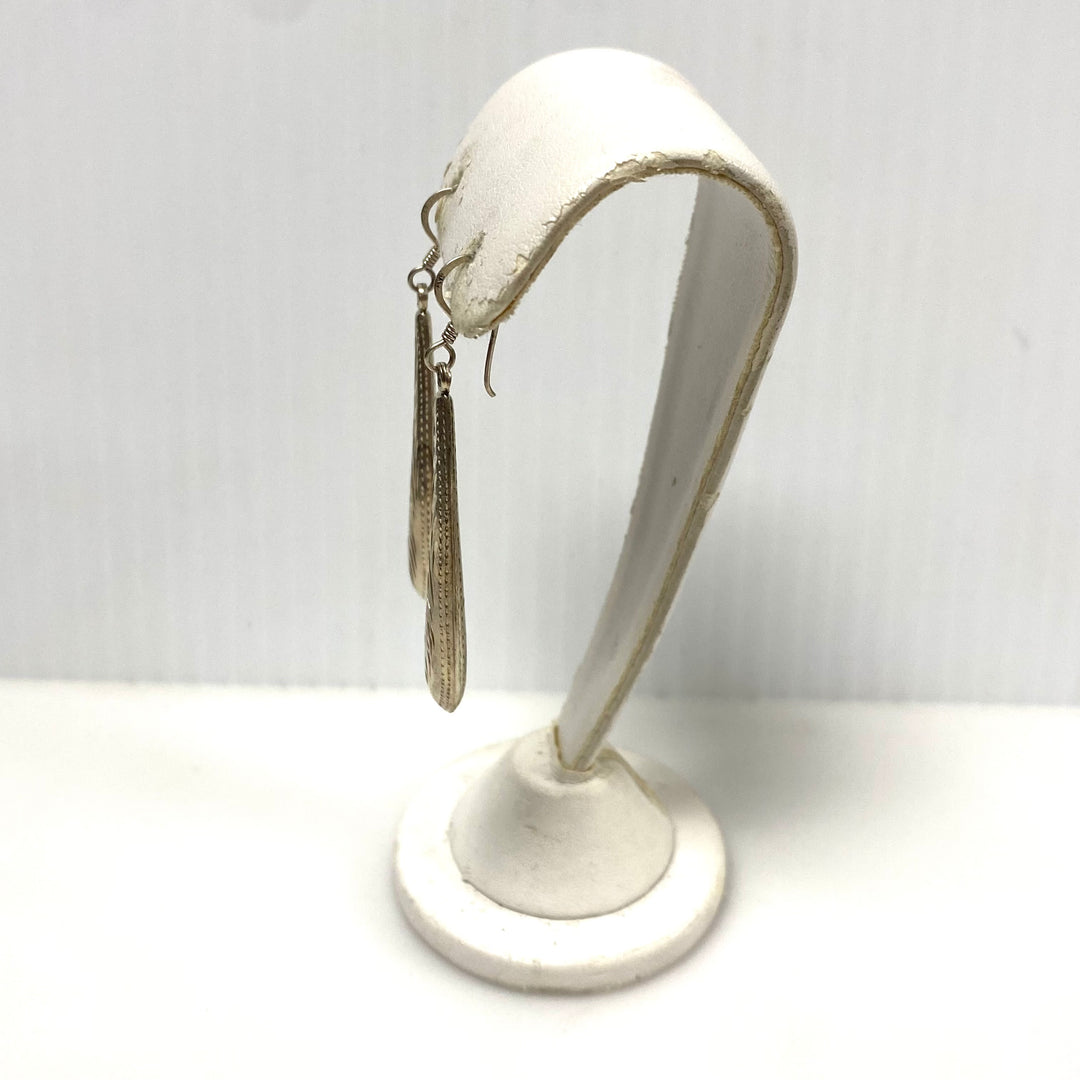 m949 Vintage Classic Style Sterling Silver Etched Teardrop Dangle Earrings