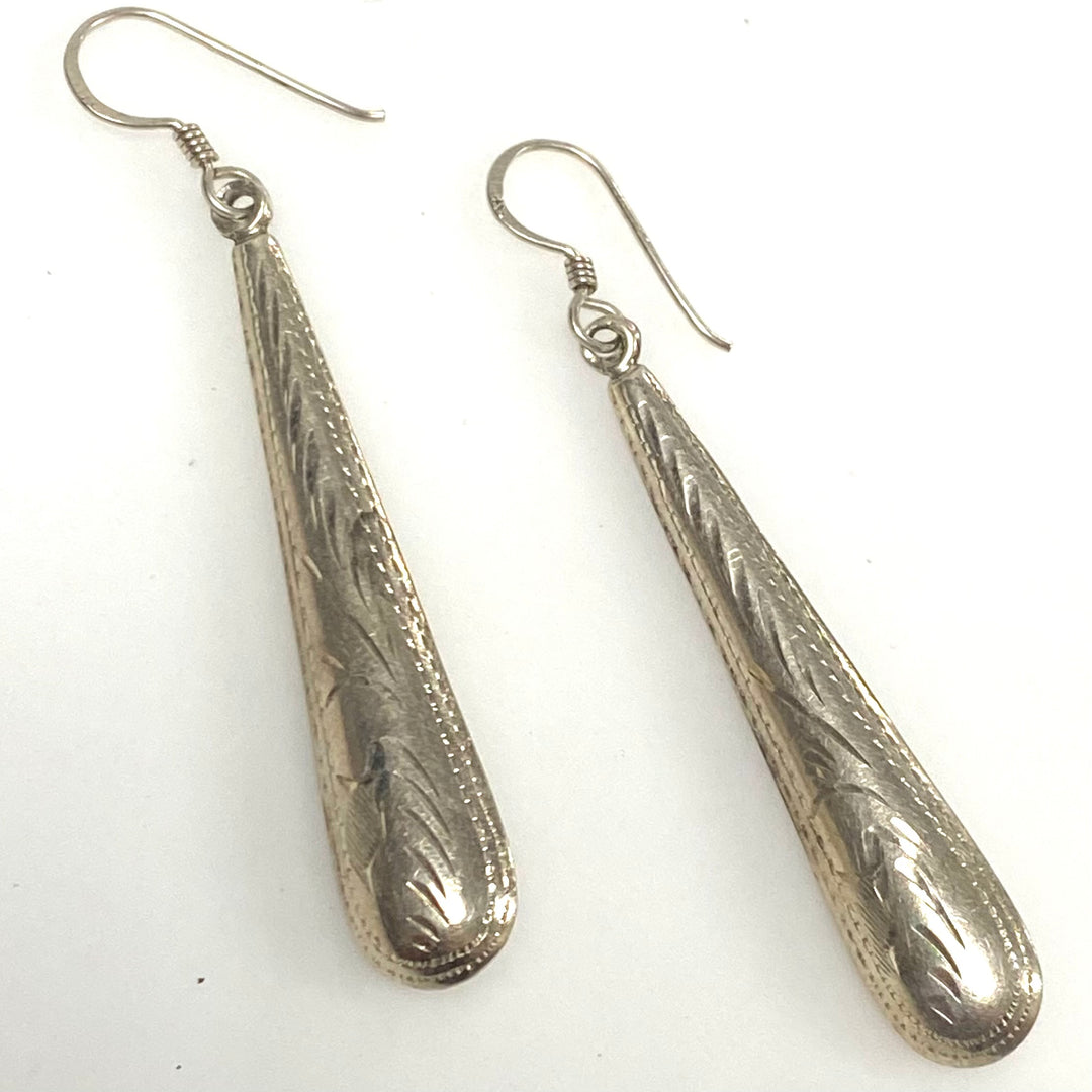 m949 Vintage Classic Style Sterling Silver Etched Teardrop Dangle Earrings
