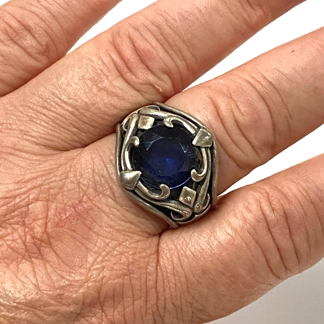m992 Vintage Sterling Silver Signet Ring Center Blue Stone Filigree Frame 10.75