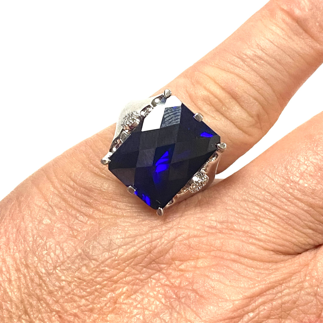 m993 Vintage Sterling Silver Emerald-cut Simulated Blue Sapphire Ring Size 7