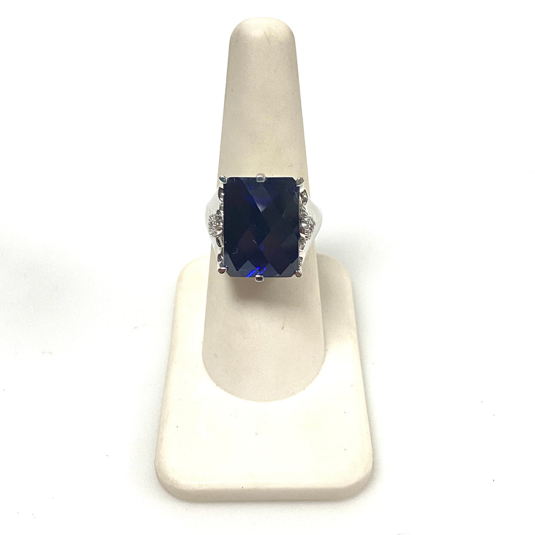 m993 Vintage Sterling Silver Emerald-cut Simulated Blue Sapphire Ring Size 7