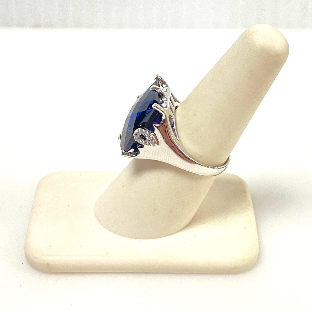 m993 Vintage Sterling Silver Emerald-cut Simulated Blue Sapphire Ring Size 7