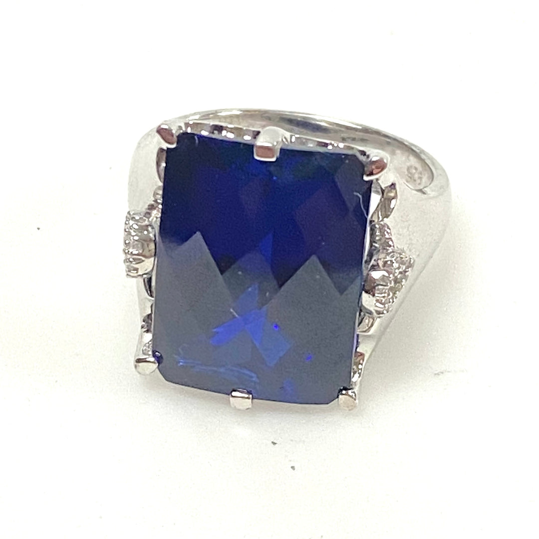 m993 Vintage Sterling Silver Emerald-cut Simulated Blue Sapphire Ring Size 7