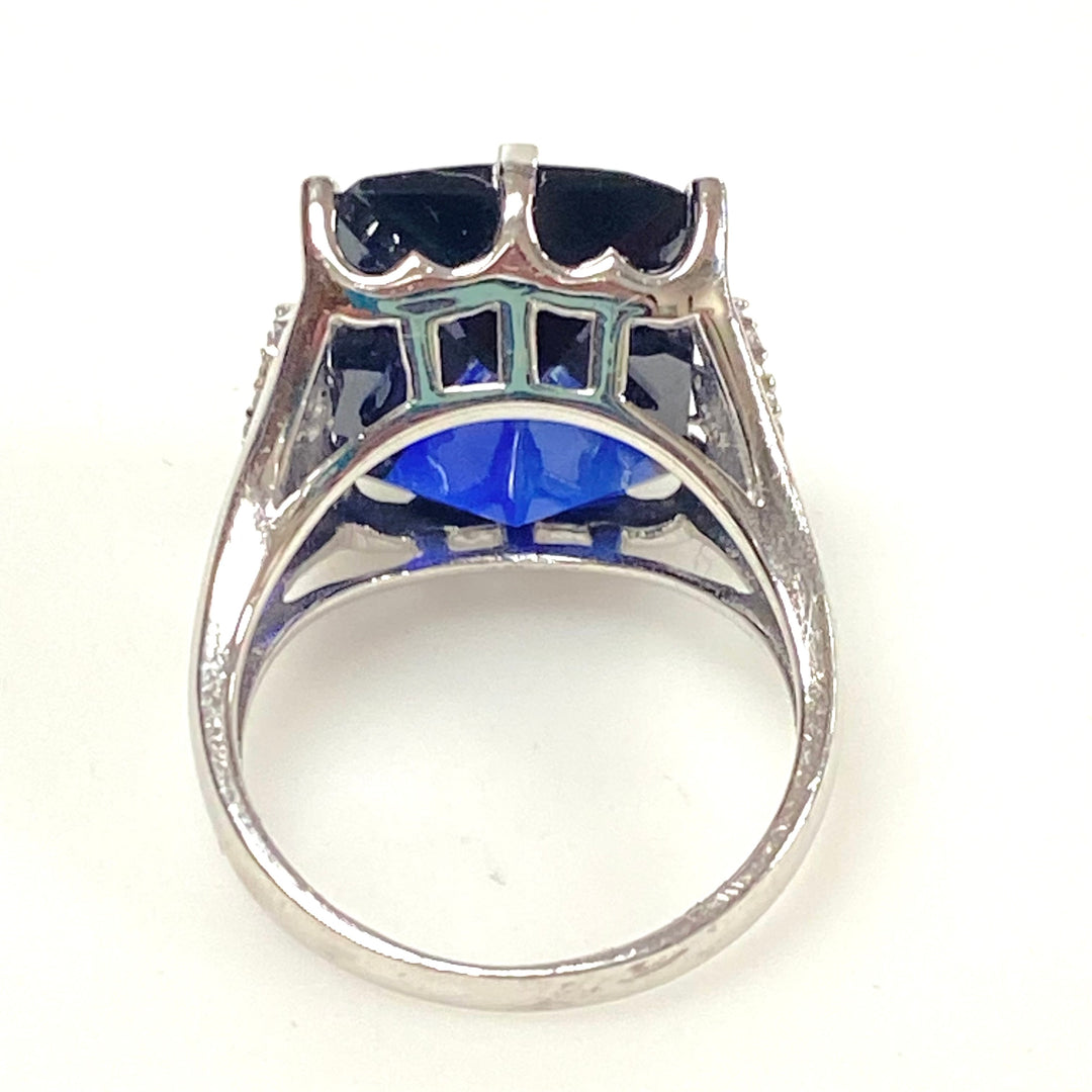 m993 Vintage Sterling Silver Emerald-cut Simulated Blue Sapphire Ring Size 7