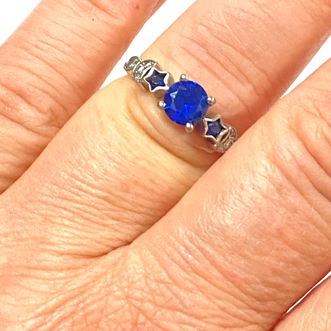 m997 Vintage Sterling Silver Blue Stone Celestial-themed Cocktail Ring Size 7
