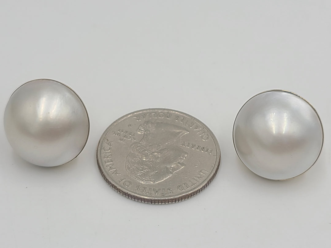 a1040 Vintage Beautiful Mabe Pearl Earrings set in 14k Yellow Gold