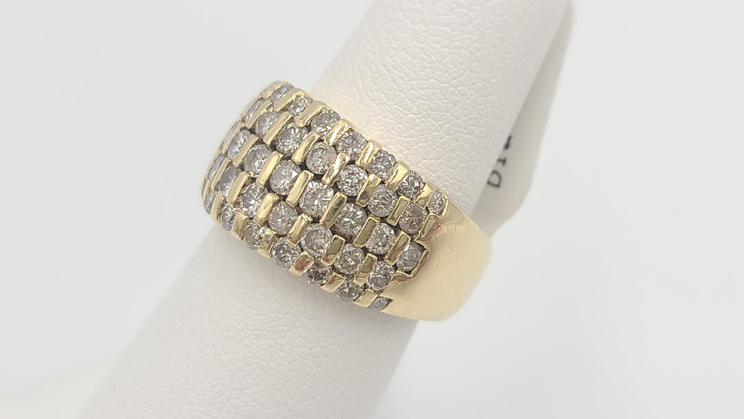 k961 Lovely Diamond Studded Cocktail Ring in 14kt Yellow Gold