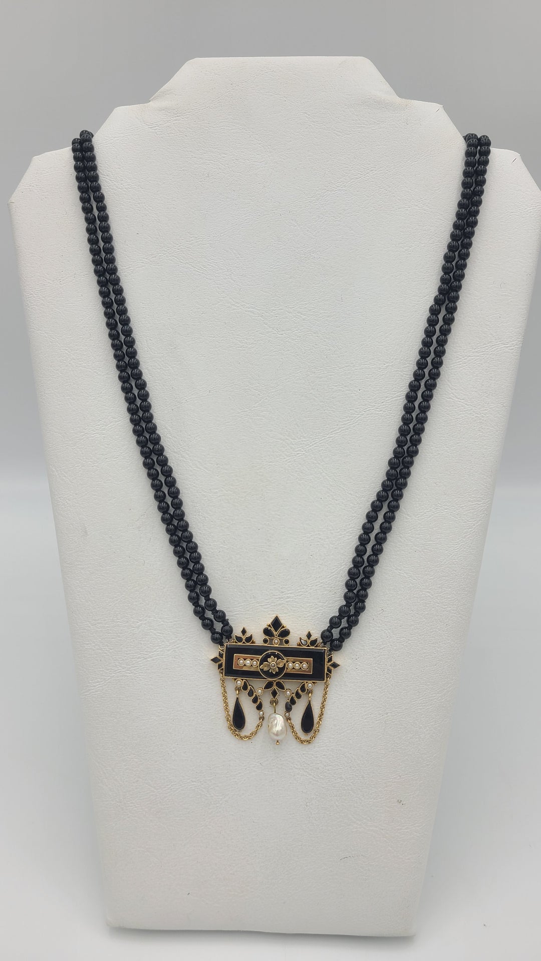 m700 Lovely Ladies Double Strand Onyx Necklace with 14kt Yellow Gold Lock