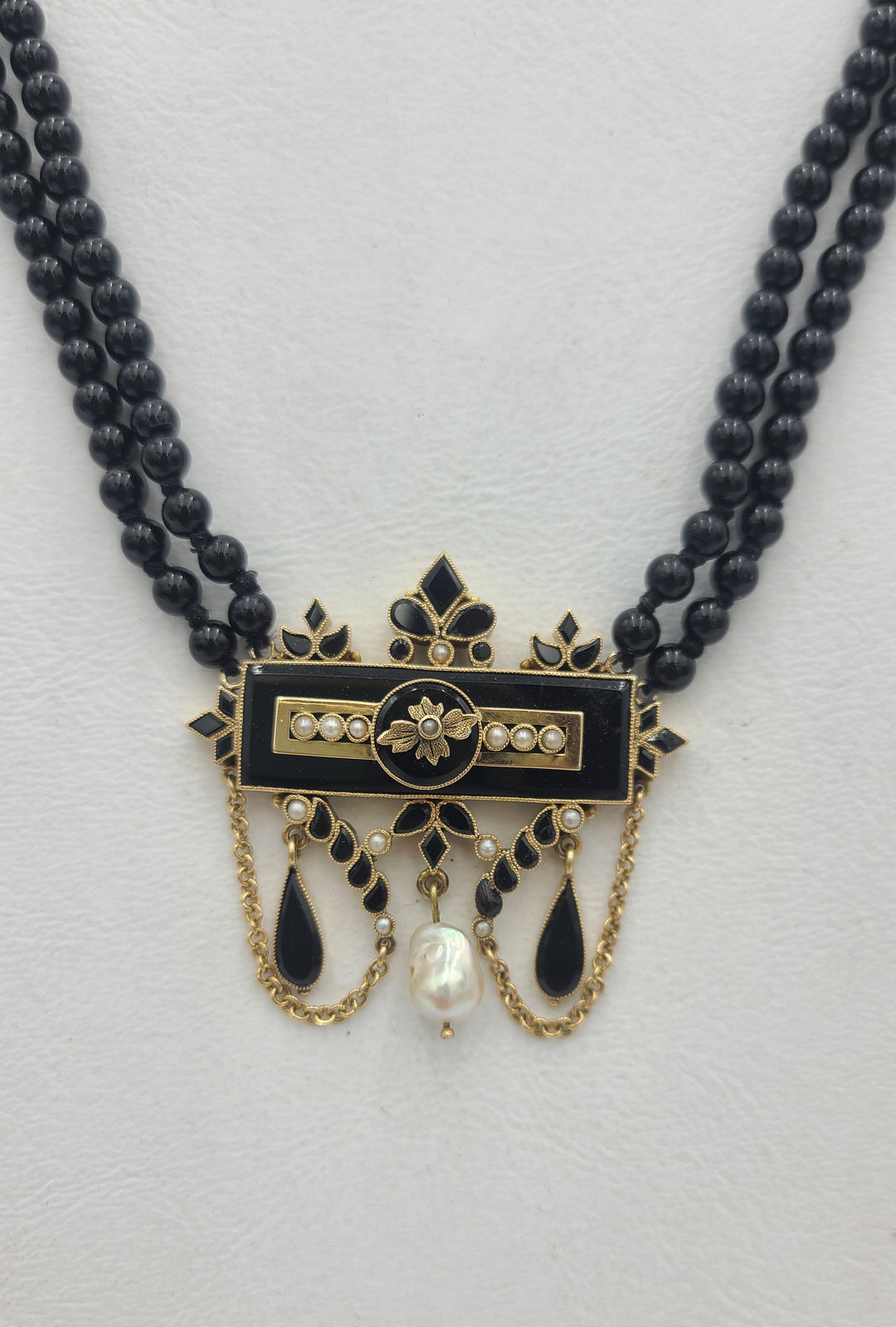 m700 Lovely Ladies Double Strand Onyx Necklace with 14kt Yellow Gold Lock